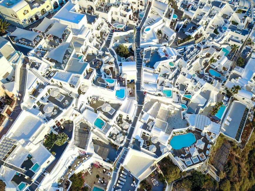 Santorini Villas With Infinity Plunge Pools in Air