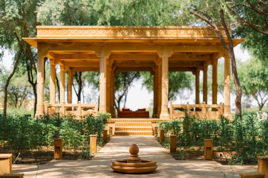 Vine-Filled Courtyards in Tuscan Luxury Farmhouses
